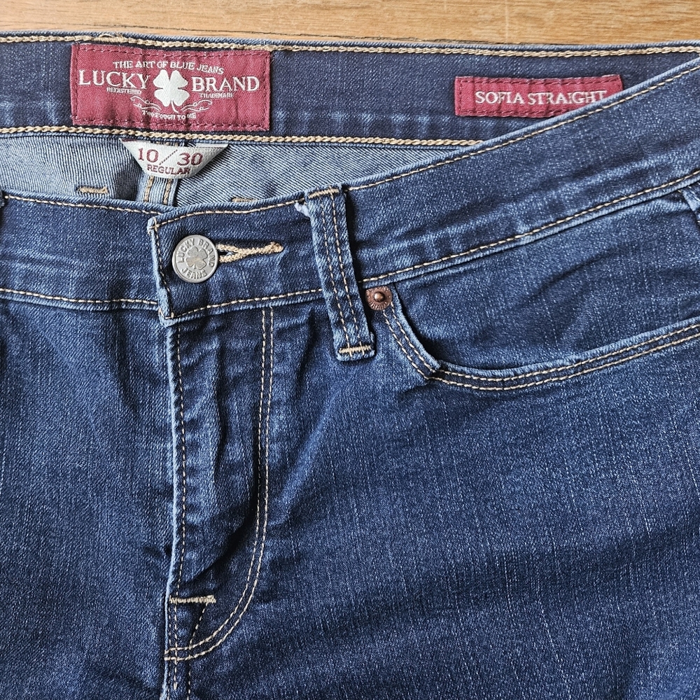 Women's Lucky Brand Sophia Straight Jeans in size 10/30 regular.